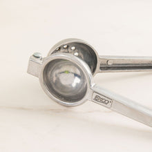 Cargar imagen en el visor de la galería, EXPRIMIDOR DE LIMONES ECKO GRANDE