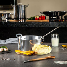 Cargar imagen en el visor de la galería, CAZO CONICO S/T 28 CM TF VASCONIA