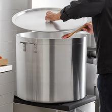 Cargar imagen en el visor de la galería, KS OLLA T/F ALUM 80 LT C/TAPA