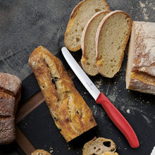 Cargar imagen en el visor de la galería, CUCHILLO 11 CM DENTADO ROJO