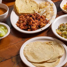 Cargar imagen en el visor de la galería, DM PLATO OVALADO 13.5" BLANCO 34 CM