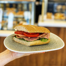 Cargar imagen en el visor de la galería, LUCA OCEAN BLUE PLATO TRINCHE 33 CM