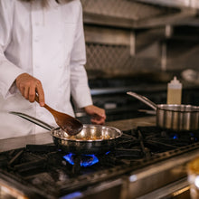 Cargar imagen en el visor de la galería, SARTEN INSTITUCIONAL 20 CM AC. INOX