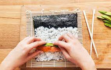 Cargar imagen en el visor de la galería, TAPETE SUSHI PLANO 9 1/2&quot; X 9 1/2&quot;
