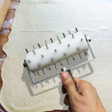 Cargar imagen en el visor de la galería, RODRILLO P/PERFORAR MASA INOX 3/8 PG
