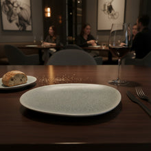 Cargar imagen en el visor de la galería, LUCA OCEAN BLUE PLATO TRINCHE 24 CM
